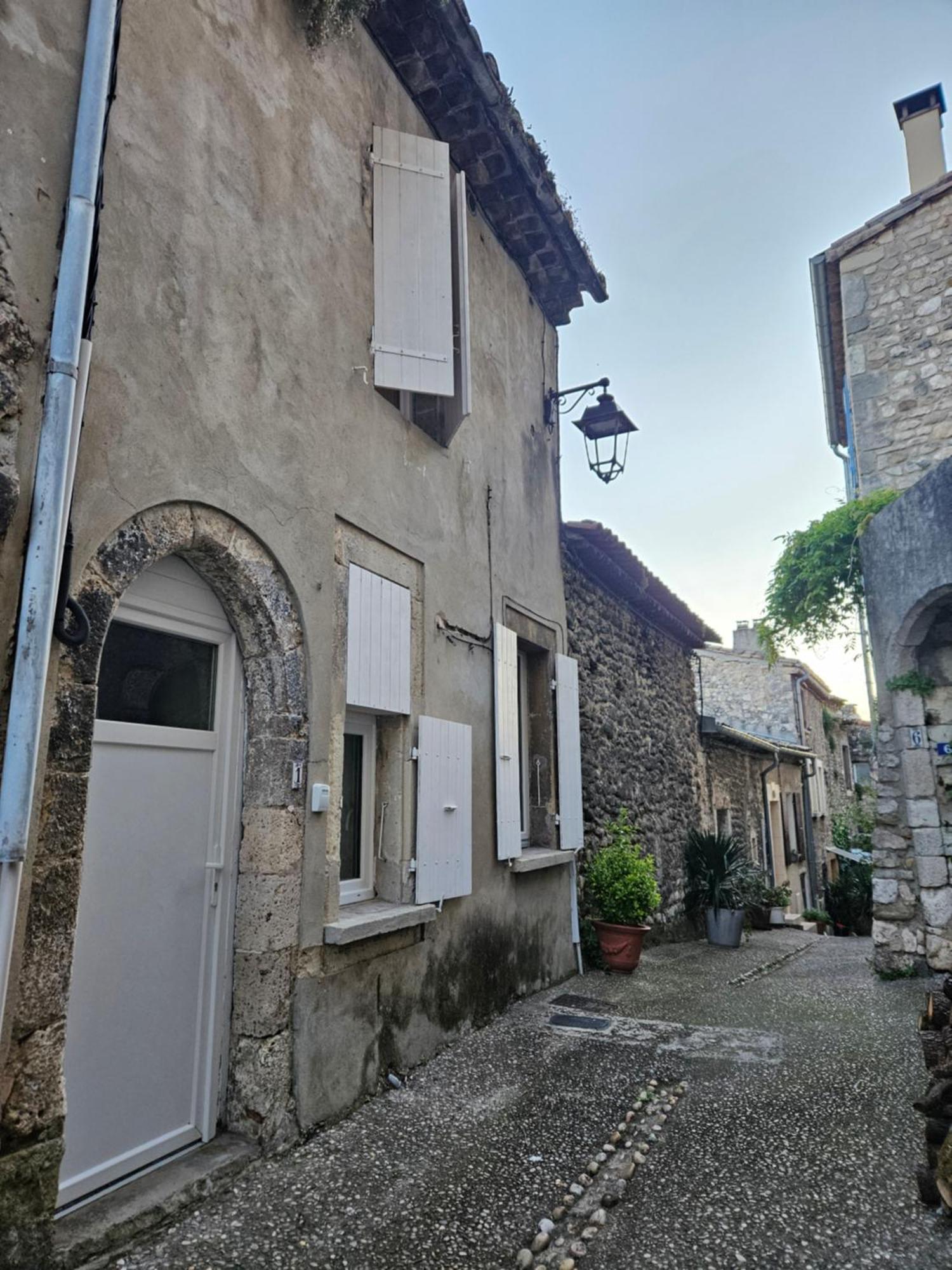 Maison De Village Meublee Avec Terrasse Donzère Buitenkant foto